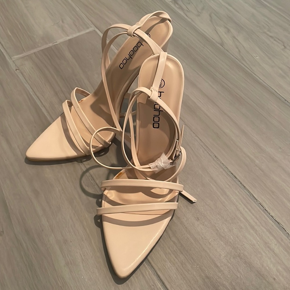 NEVER WORN CREAM COLORED STRAPPY HEELS
